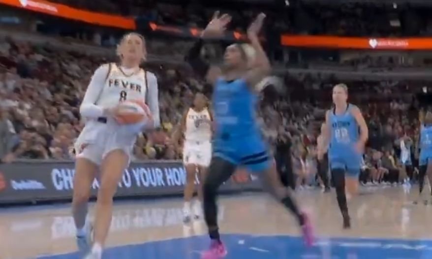Jogadora da WNBA é expulsa após falta e gera polêmica sobre privilégio racial