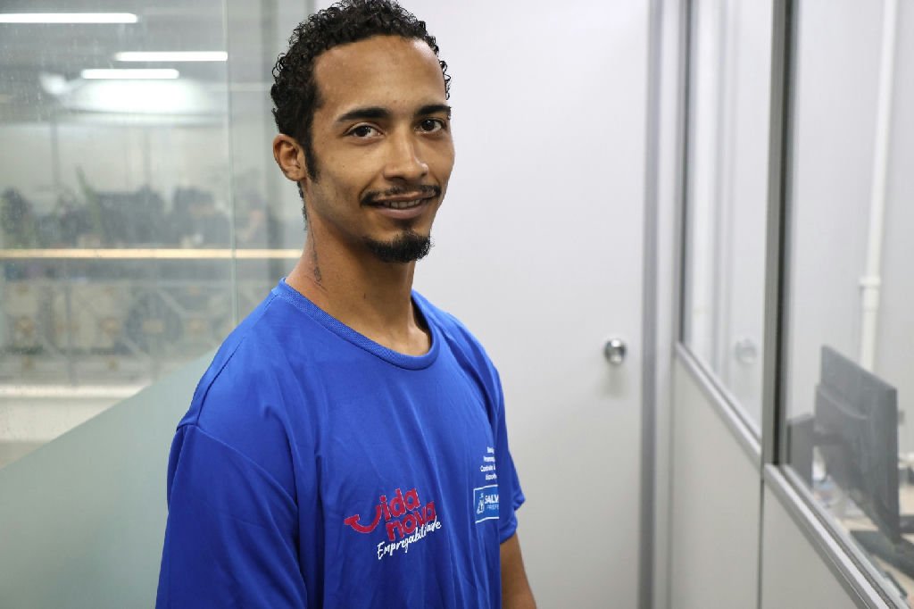 Jovem supera situação de rua e se torna educador social em Salvador