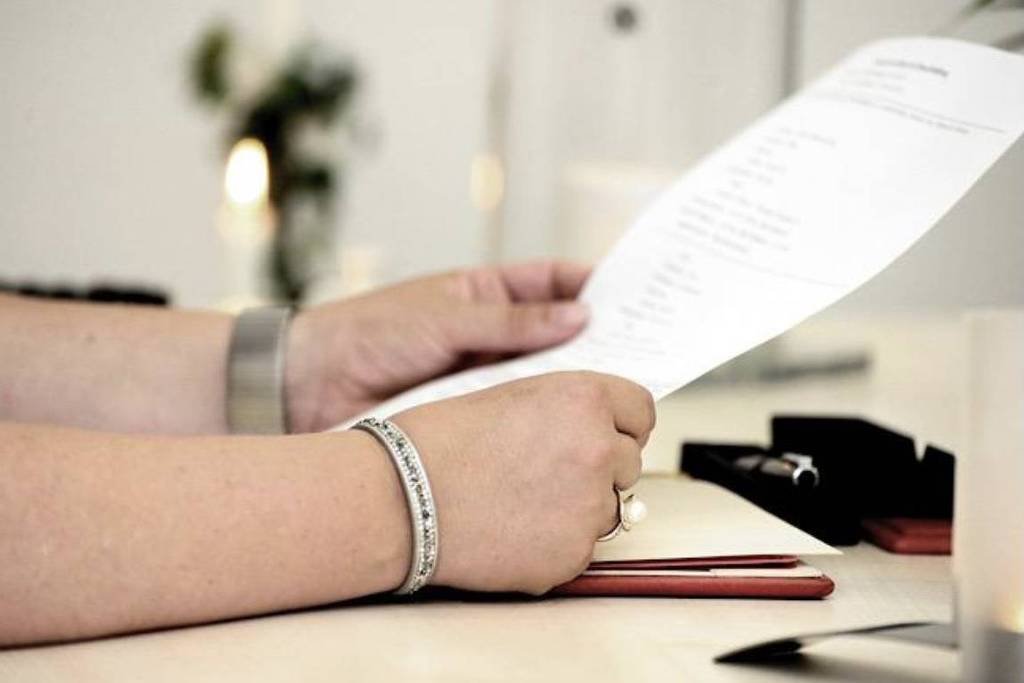 Justiça determina exclusão de nome de mulher registrada indevidamente como mãe