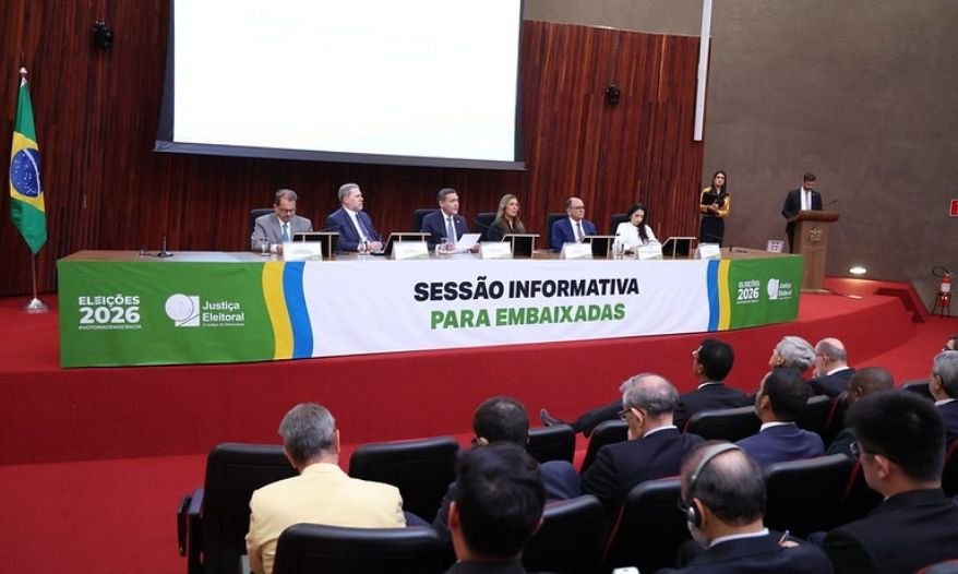 Kassio Nunes Marques reforça segurança das urnas eletrônicas para embaixadores de 86 países