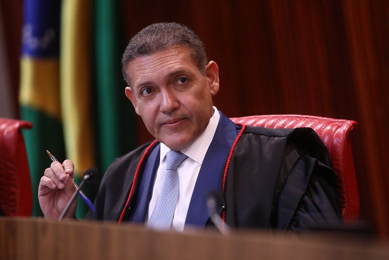 Kassio Nunes Marques restabelece filiação de Flávio Bolsonaro ao PL