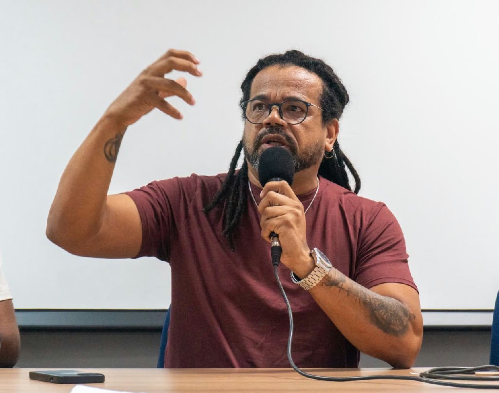 Kleber Rosa promete jornada de 20 horas semanais para professores em plano de valorização docente