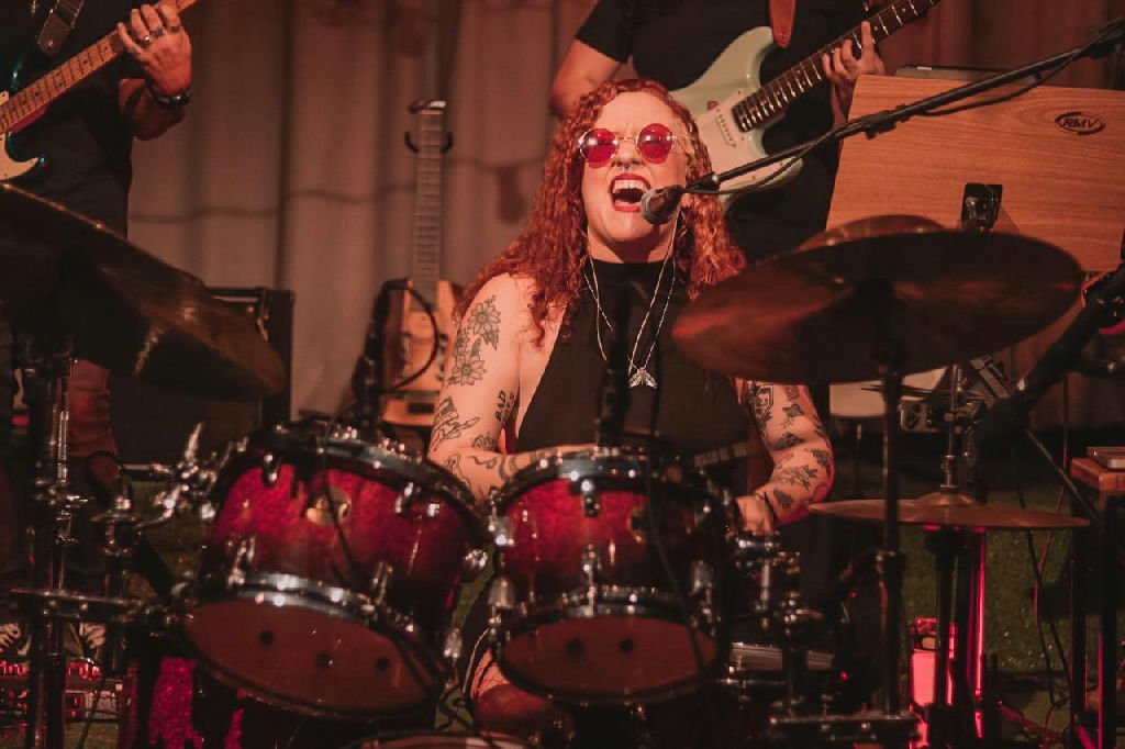 Lorena Martins homenageia Rita Lee em show no Centro Cultural SESI Casa Branca