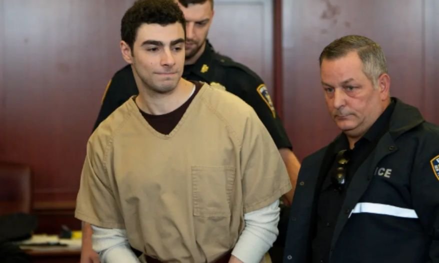 Luigi Mangione confessa assassinato de CEO da Unitedhealthcare em tribunal de Nova York
