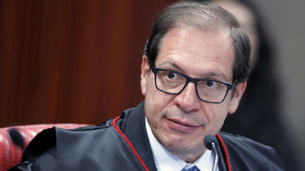 Luis Felipe Salomão assume presidência do STJ com foco em eficiência judicial