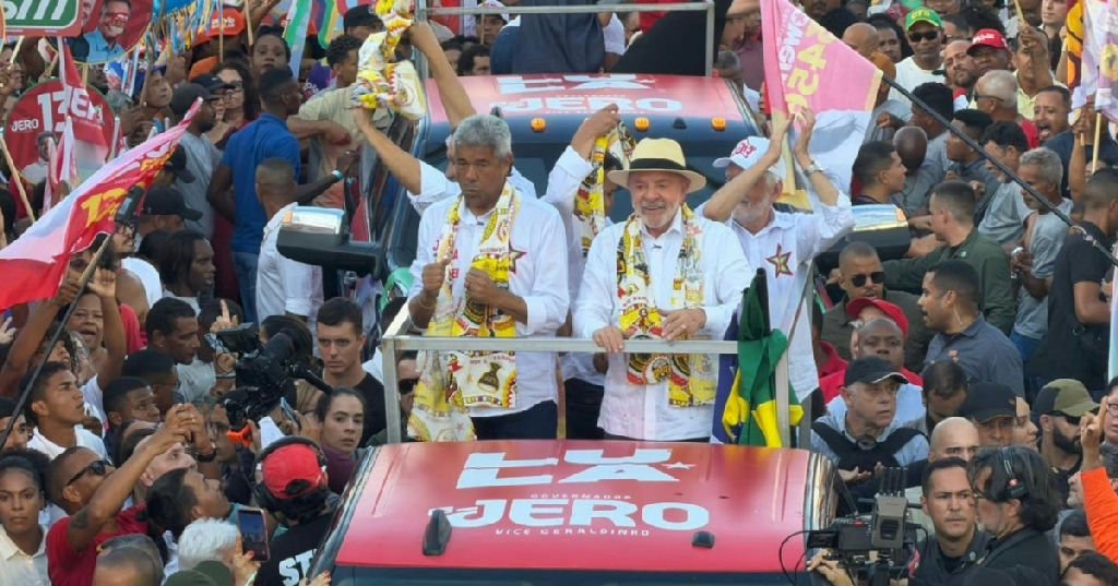 Lula defende criação de centros de convivência voltados à população idosa