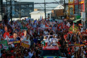 Lula mobiliza eleitorado na Liberdade para consolidar palanque petista na Bahia