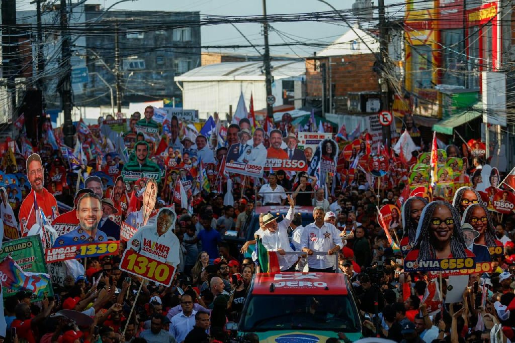 Lula mobiliza eleitorado na Liberdade para consolidar palanque petista na Bahia