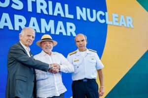 Lula reafirma soberania ao defender submarino nuclear em Iperó contra submissão internacional