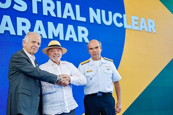 Lula reafirma soberania ao defender submarino nuclear em Iperó contra submissão internacional