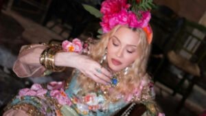 Madonna celebra 68 anos em viagem familiar pela Grécia