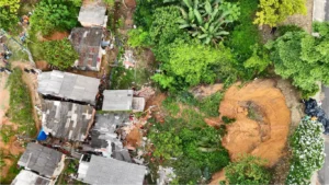 Manaus enfrenta emergência devido a deslizamentos de solo e adota medidas imediatas