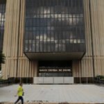 Mercado financeiro ajusta...