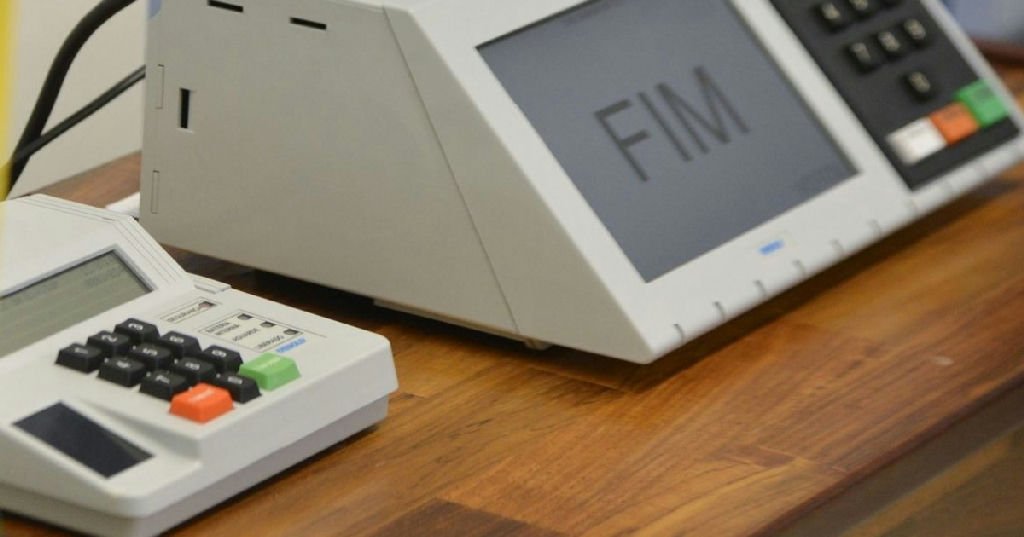 Metade do eleitorado brasileiro vê risco de interferência estrangeira nas eleições