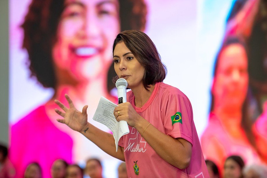 Michelle Bolsonaro planeja retomar liderança do PL Mulher após eleições