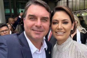 Michelle Bolsonaro pode ser a nova vice de Flávio Bolsonaro, segundo colunista