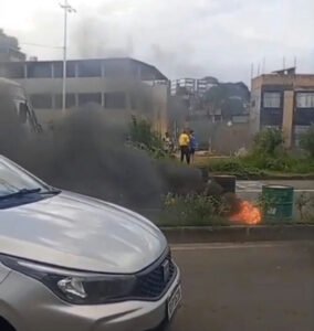 Moradores protestam e bloqueiam Avenida Gal Costa, causando congestionamento em Salvador