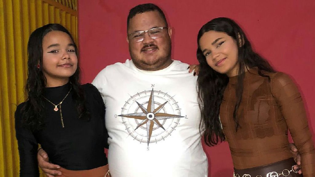 Paternidade socioafetiva: surpresa de filhas emociona pai e oficializa laço afetivo
