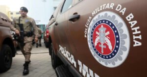 PM detém dois suspeitos e recupera aparelho roubado na orla de Jaguaribe
