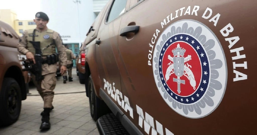PM detém dois suspeitos e recupera aparelho roubado na orla de Jaguaribe