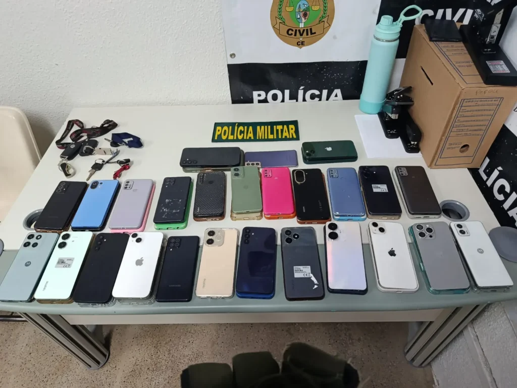 Polícia apreende 26 celulares e detém nove suspeitos de fraudar preços em app de corrida no Cumbuco