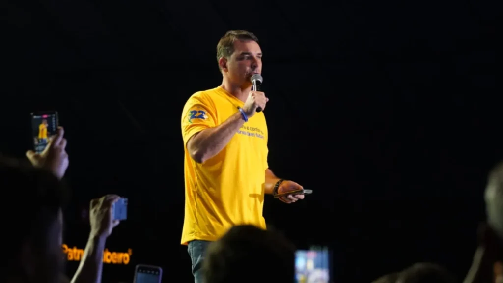 Polícia investiga ameaça contra Flávio Bolsonaro em Juiz de Fora