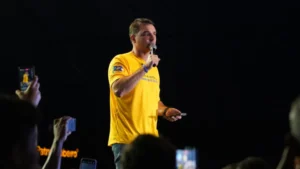 Polícia investiga ameaça contra Flávio Bolsonaro em Juiz de Fora