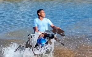 Polícia investiga homem que aparece em vídeo jogando cachorro em açude na Bahia