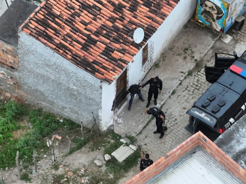 Polícia prende dupla suspeita de espalhar falso toque de recolher na Bahia
