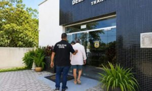 Polícia prende italiano de 58 anos por ameaçar oficial de Justiça com arma de uso restrito em Trancoso
