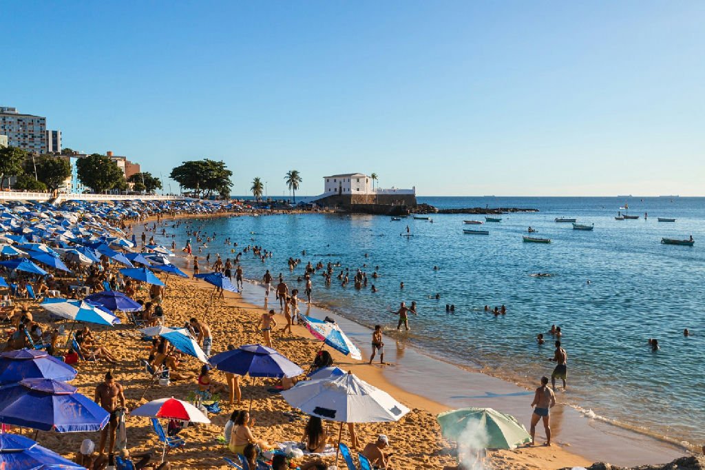 Porto da Barra ganha boias de proteção para garantir segurança de banhistas