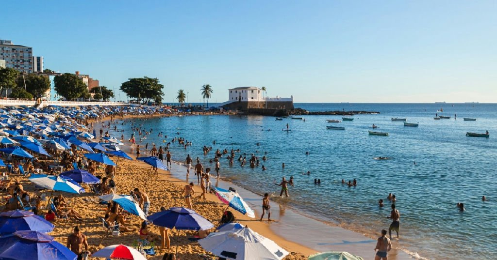 Porto da Barra ganha boias de proteção para garantir segurança de banhistas
