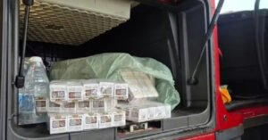 PRF intercepta carga ilegal de emagrecedor em carreta na Bahia