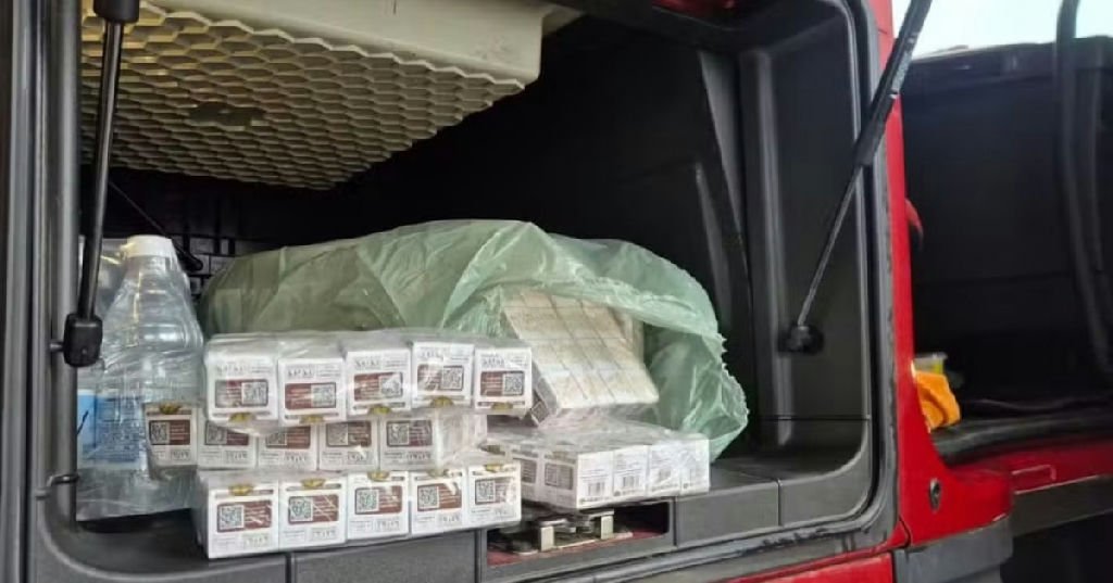 PRF intercepta carga ilegal de emagrecedor em carreta na Bahia