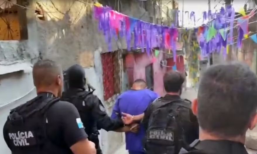 Quadrilha que invadia mansões no Rio é desmantelada com ordens de dentro da cadeia