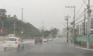 Salvador enfrenta instabilidade climática com previsão de chuvas e ventos fortes