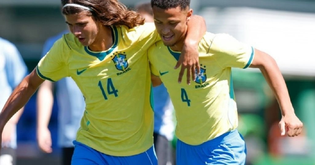 Sandro Diniz, do Vitória, balança a rede na goleada da Seleção Sub-15 sobre o Uruguai