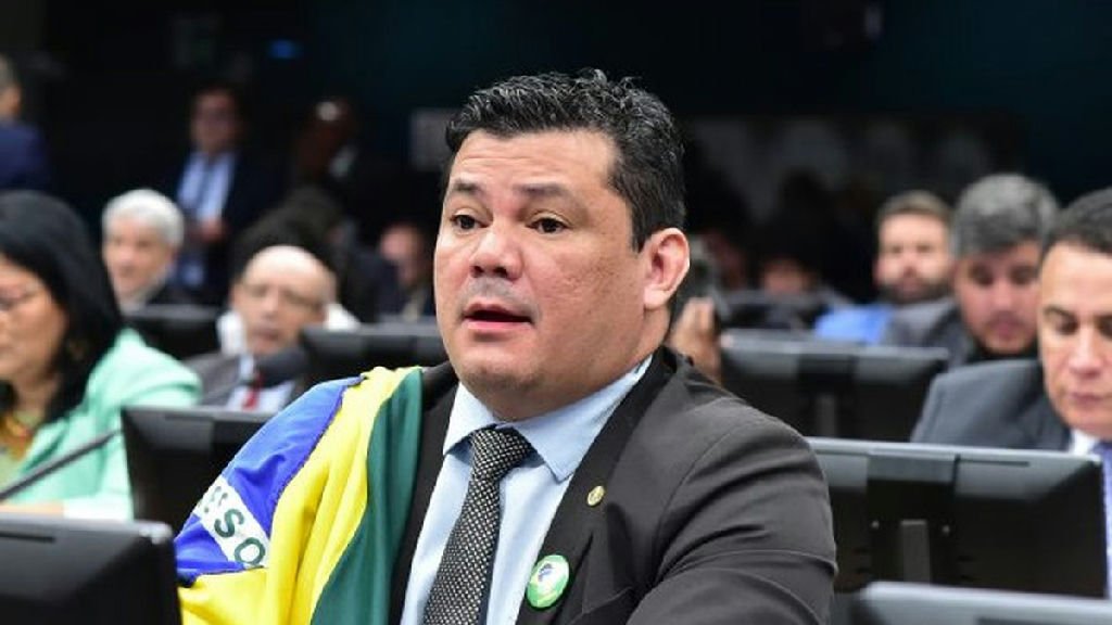 Supremo abre ação penal contra Gilvan da Federal por ameaças e injúria contra Lula