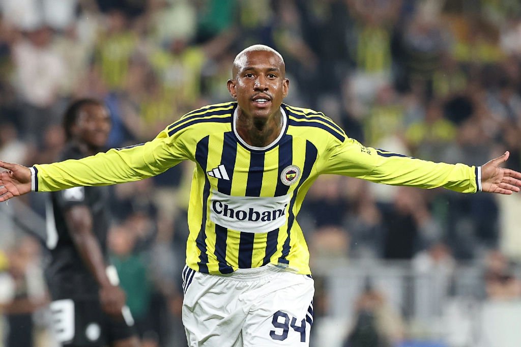 Talisca surpreende e encaminha saída do Fenerbahçe rumo ao futebol árabe