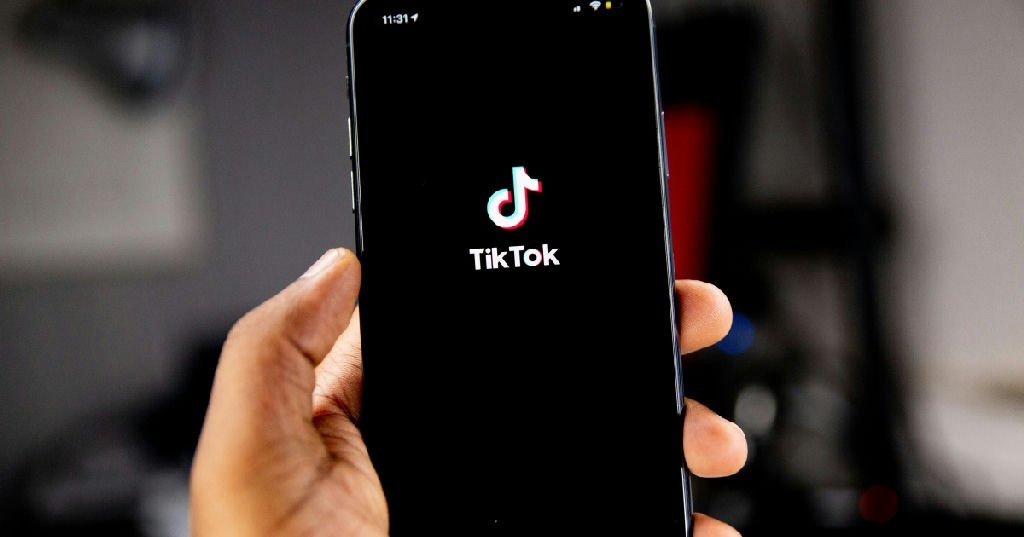 Tiktok recebe multa milionária da ANPD por falhas na proteção de menores