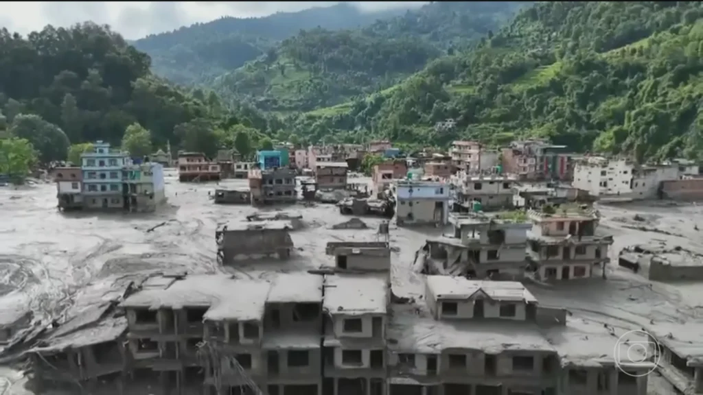 Tragédia no Himalaia eleva número de mortos para 474 após avalanche