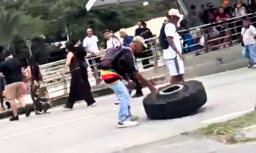 Tragédia no Rio: roda de ônibus do BRT se solta e causa morte de pedestre