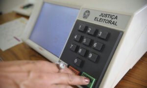TSE desmente boatos sobre adoção de novos modelos de urnas para 2026