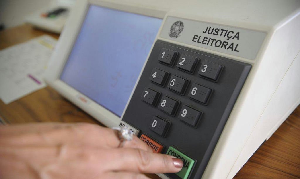 TSE desmente boatos sobre adoção de novos modelos de urnas para 2026