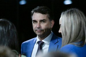 União Brasil se retira do palanque do PL no Rio, complicando a situação de Flávio Bolsonaro no Sudeste