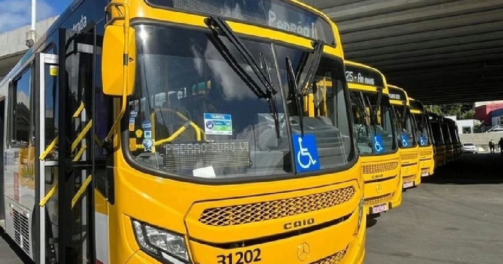 Vandalismo contra ônibus marca dia de clássico Ba-vi em Salvador