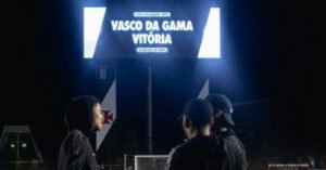 Vasco e Vitória iniciam disputa pelas quartas de final da Copa do Brasil