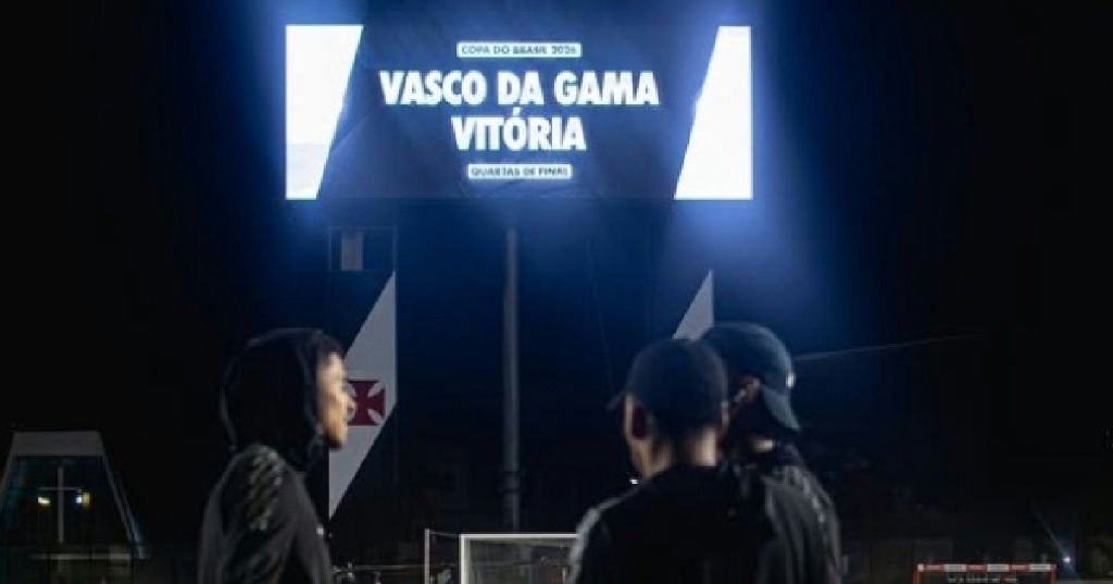 Vasco e Vitória iniciam disputa pelas quartas de final da Copa do Brasil