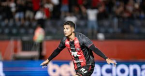 Vitória brilha no Barradão, vira sobre Athletico-pr e avança na Copa do Brasil