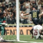Vitória perde para...